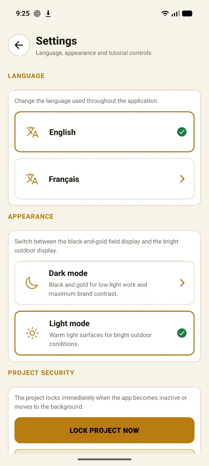 FieldBook settings showing English and French plus light and dark modes